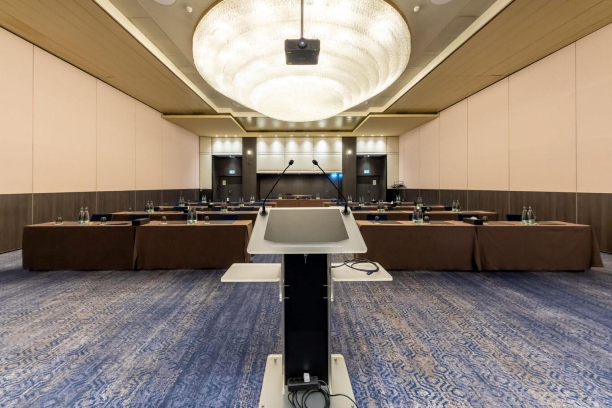 Hotel Crowne Plaza Geneva By Ihg Meyrin Exterior foto
